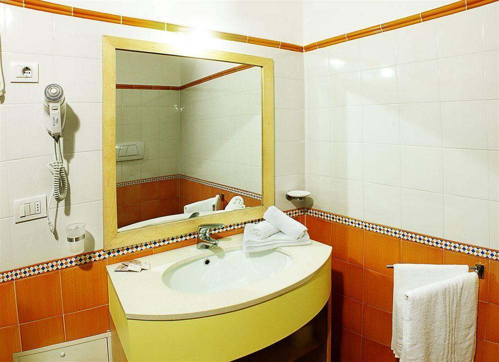 Oasi D'Oriente Aparthotel Santa Cesarea Terme Ngoại thất bức ảnh